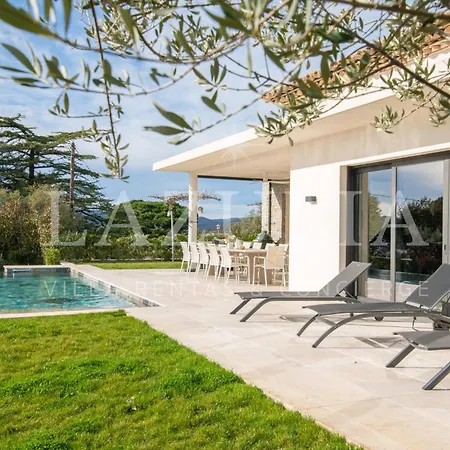 Avec Piscine Privee, Vue Et Proche 10 Personnes