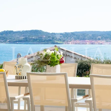 Villa Avec Piscine Privee, Vue Et Proche 10 Personnes *