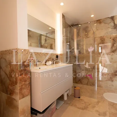 Villa Avec Piscine Privée, Vue Et Proche 10 Personnes *
